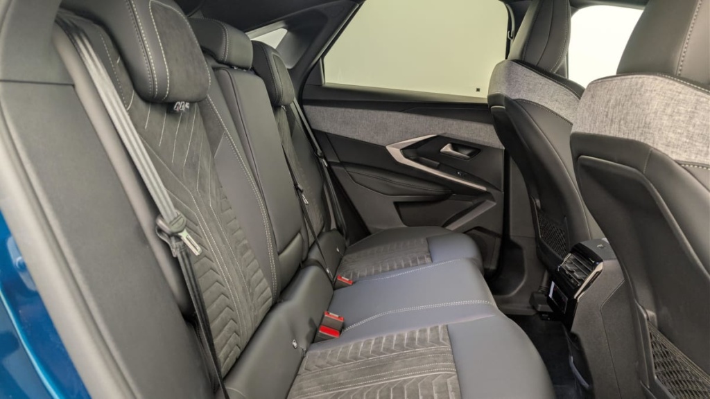 PEUGEOT 3008 Hybrid 145 e-DCS6 GT - ref: 1-376001 - Photo 10