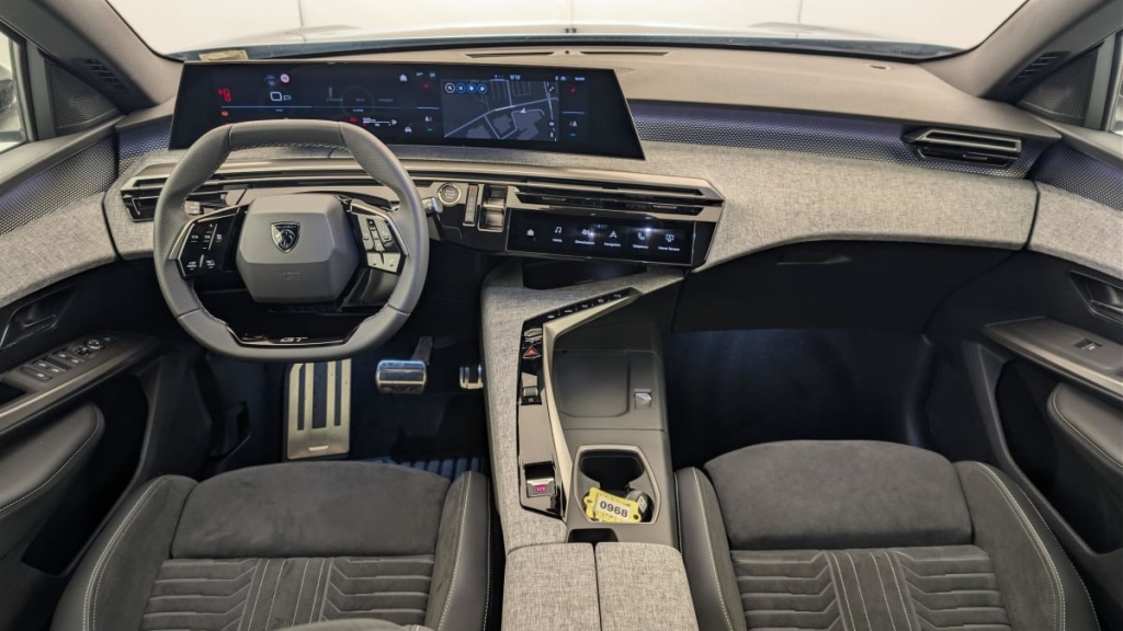 PEUGEOT 3008 Hybrid 145 e-DCS6 GT - ref: 1-376001 - Photo 13