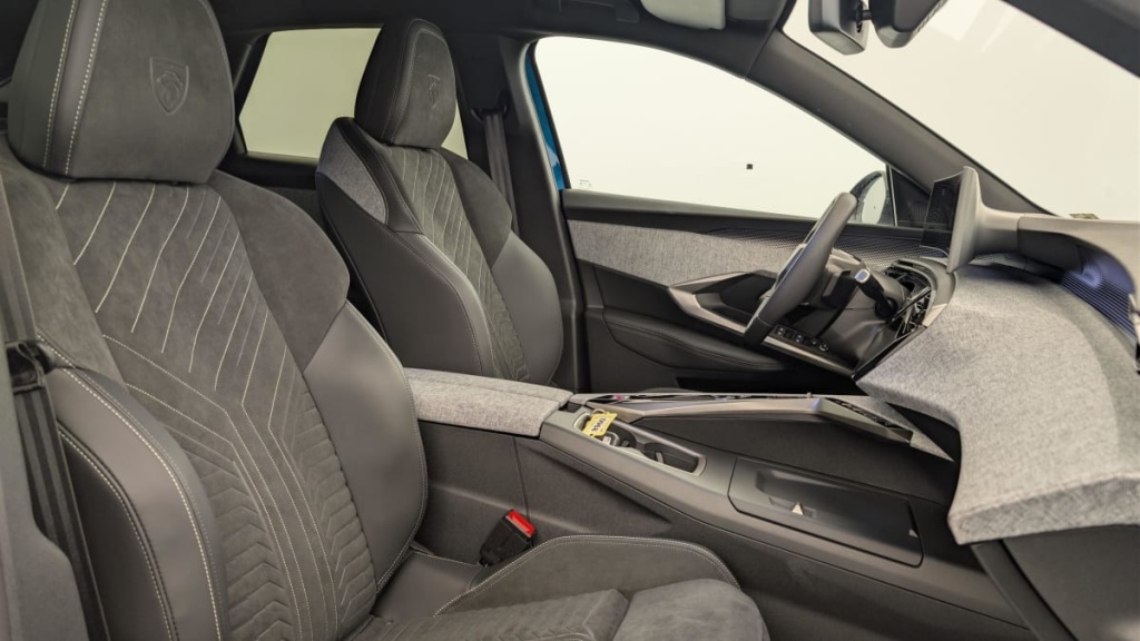 PEUGEOT 3008 Hybrid 145 e-DCS6 GT - ref: 1-376001 - Photo 9