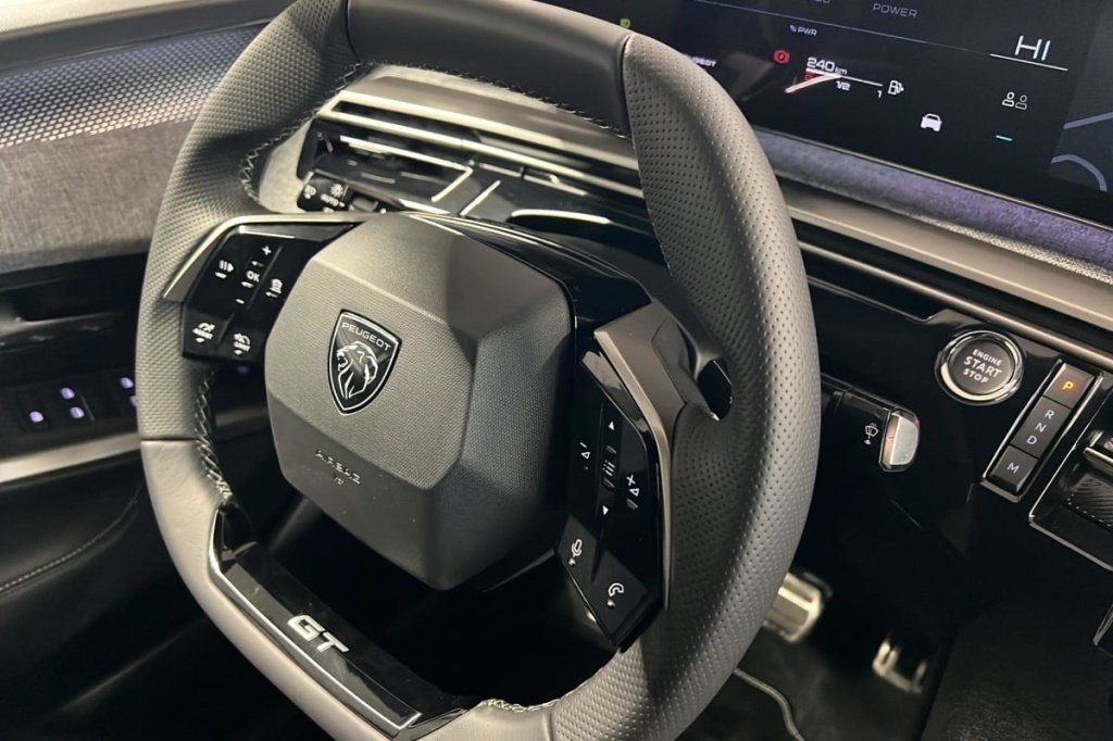 PEUGEOT 3008 Hybrid 145 e-DCS6 GT - ref: 1-376004 - Photo 15