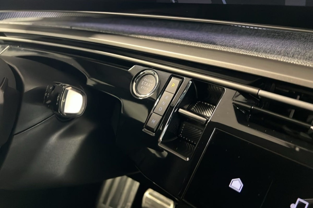 PEUGEOT 3008 Hybrid 145 e-DCS6 GT - ref: 1-376004 - Photo 16