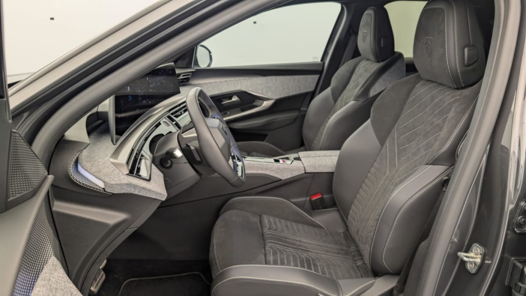 PEUGEOT 3008 Hybrid 145 e-DCS6 GT - ref: 1-376007 - Photo 16