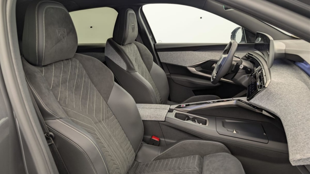 PEUGEOT 3008 Hybrid 145 e-DCS6 GT - ref: 1-376007 - Photo 9