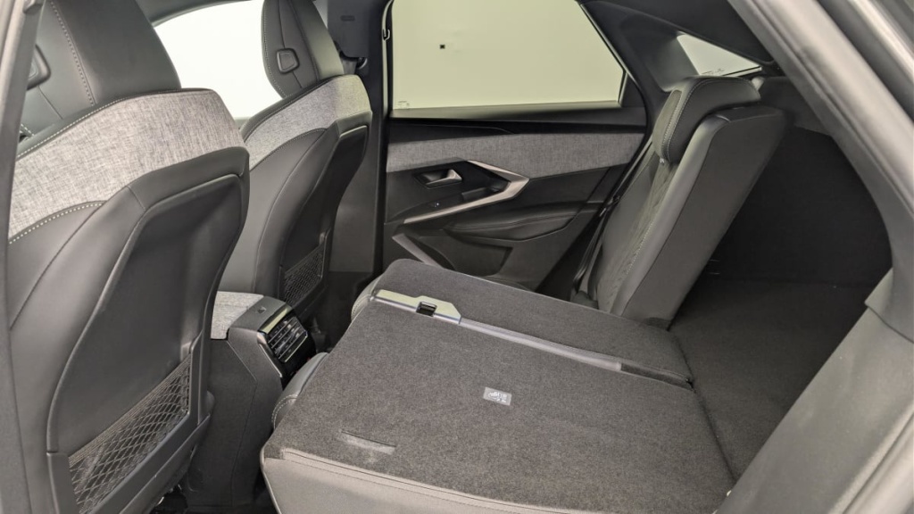 PEUGEOT 3008 Hybrid 145 e-DCS6 GT - ref: 1-376009 - Photo 12