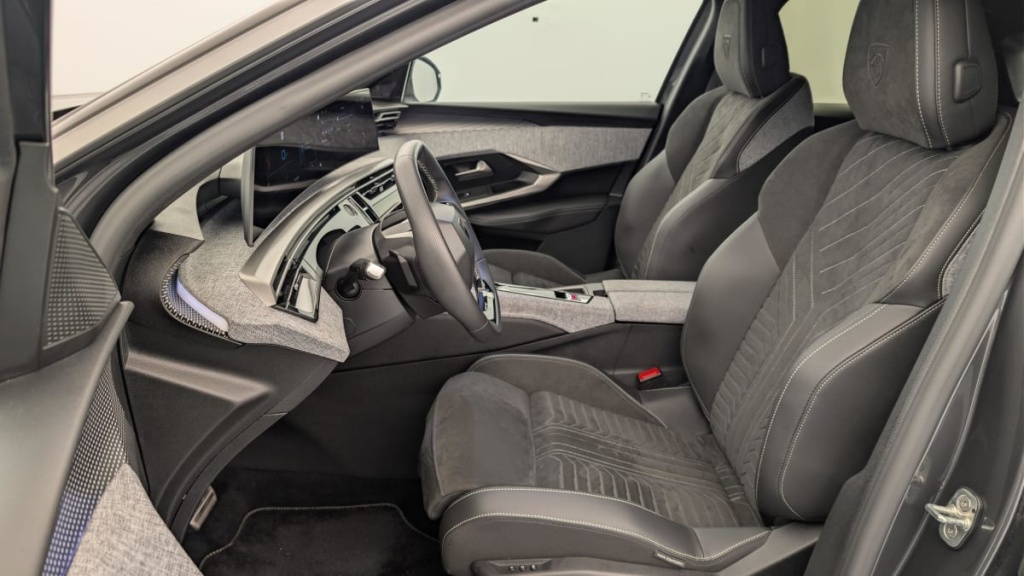 PEUGEOT 3008 Hybrid 145 e-DCS6 GT - ref: 1-376009 - Photo 16