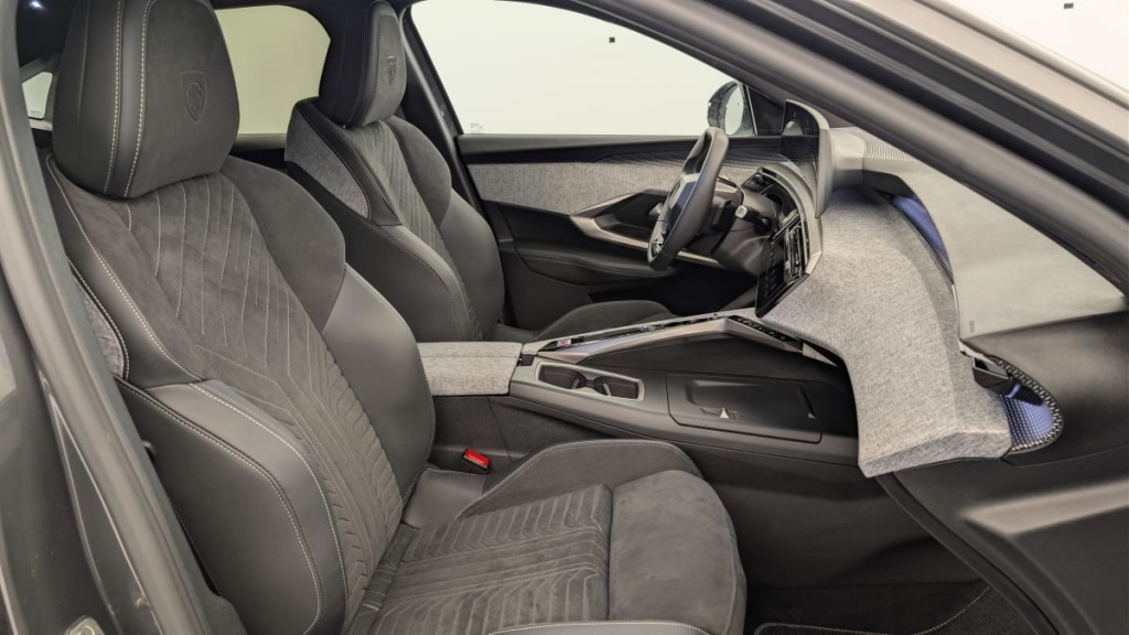 PEUGEOT 3008 Hybrid 145 e-DCS6 GT - ref: 1-376009 - Photo 9