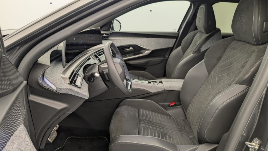 PEUGEOT 3008 Hybrid 145 e-DCS6 GT - ref: 1-376010 - Photo 16