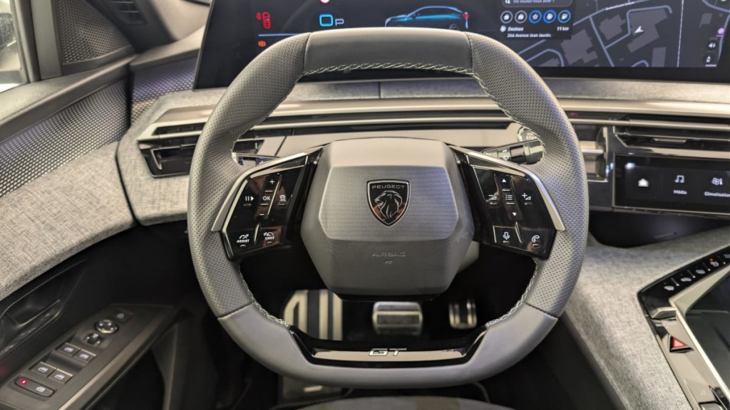 PEUGEOT 3008 Hybrid 145 e-DCS6 GT - ref: 1-376011 - Photo 14