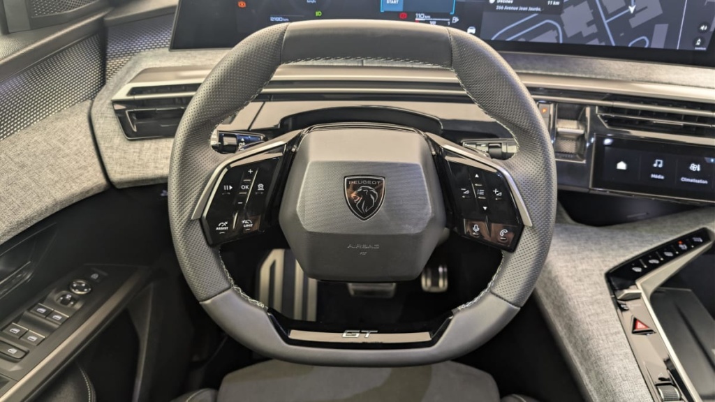 PEUGEOT 3008 Hybrid 145 e-DCS6 GT - ref: 1-376012 - Photo 14