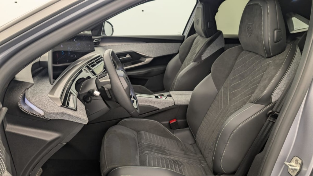 PEUGEOT 3008 Hybrid 145 e-DCS6 GT - ref: 1-376012 - Photo 16