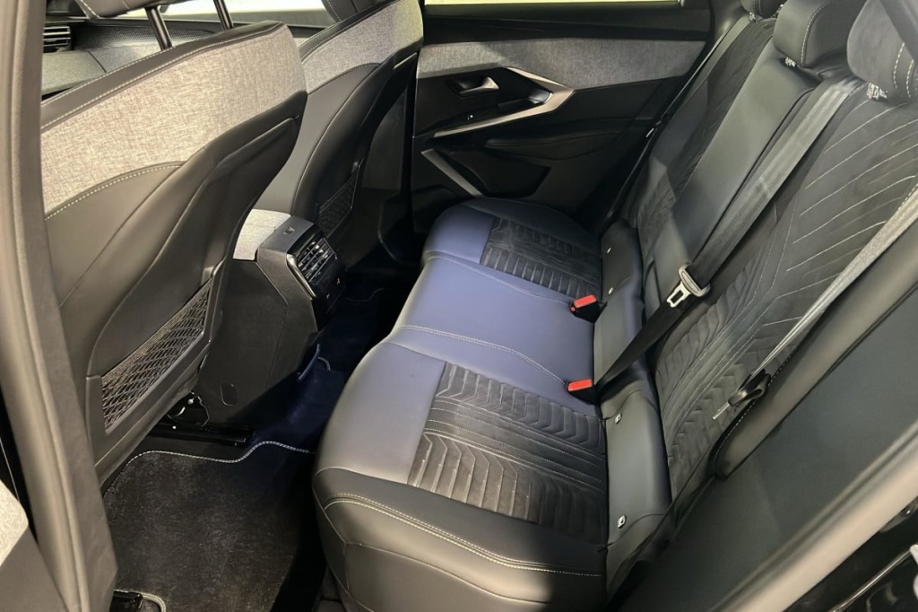 PEUGEOT 3008 Hybrid 145 e-DCS6 GT - ref: 1-376018 - Photo 10