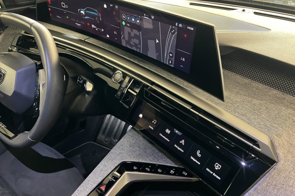 PEUGEOT 3008 Hybrid 145 e-DCS6 GT - ref: 1-376018 - Photo 17