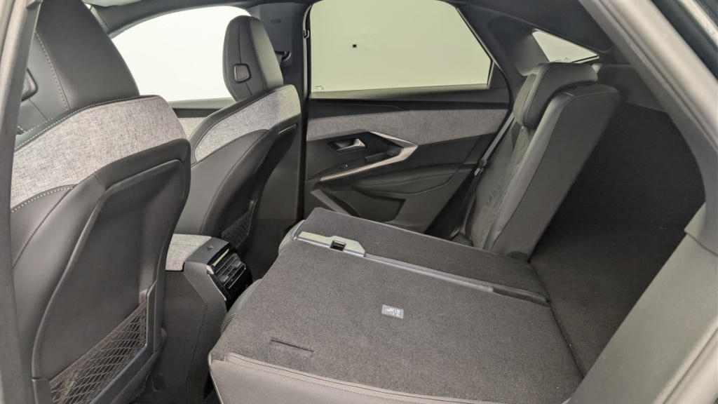 PEUGEOT 3008 Hybrid 145 e-DCS6 GT - ref: 1-376019 - Photo 12