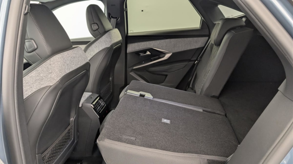 PEUGEOT 3008 Hybrid 145 e-DCS6 GT - ref: 1-376023 - Photo 12