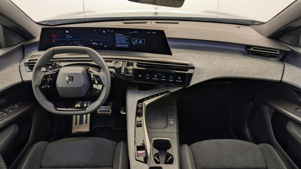 PEUGEOT 3008 Hybrid 145 e-DCS6 GT - ref: 1-376023 - Photo 13