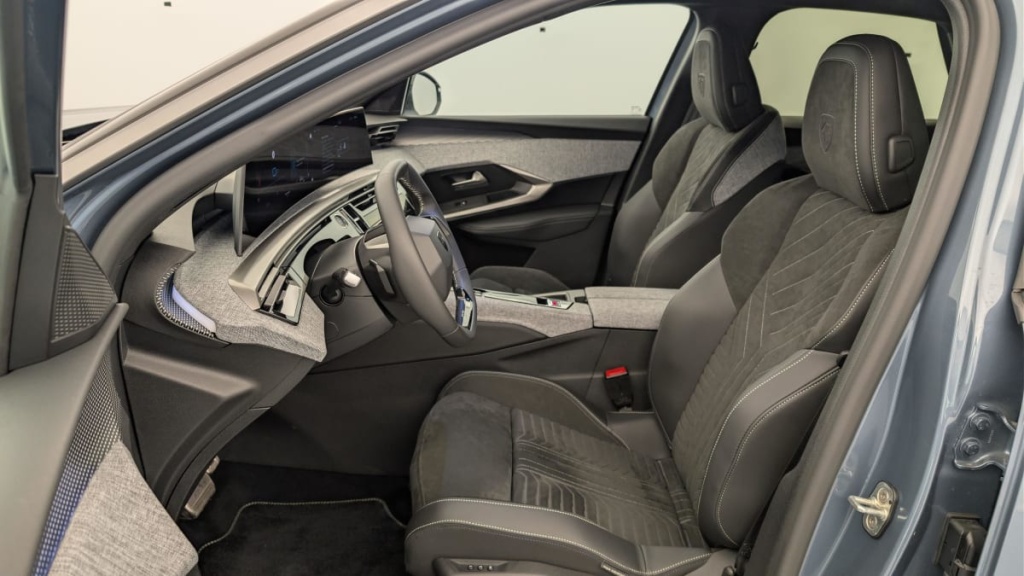 PEUGEOT 3008 Hybrid 145 e-DCS6 GT - ref: 1-376023 - Photo 16