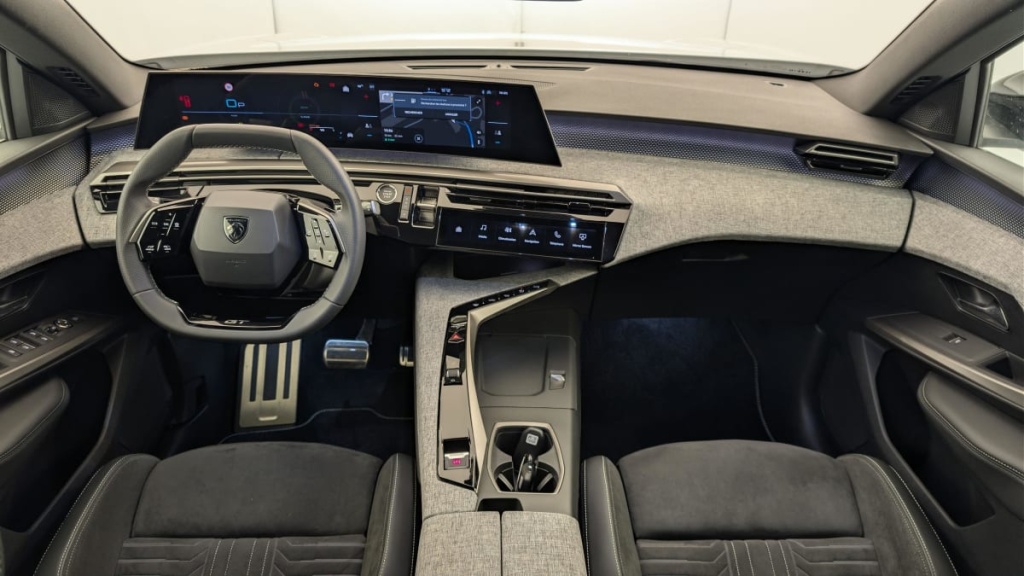 PEUGEOT 3008 Hybrid 145 e-DCS6 GT - ref: 1-376029 - Photo 13