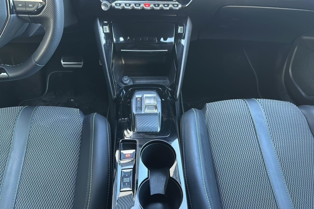 PEUGEOT 2008 50 kWh 136 ch GT - ref: 1-376033 - Photo 17