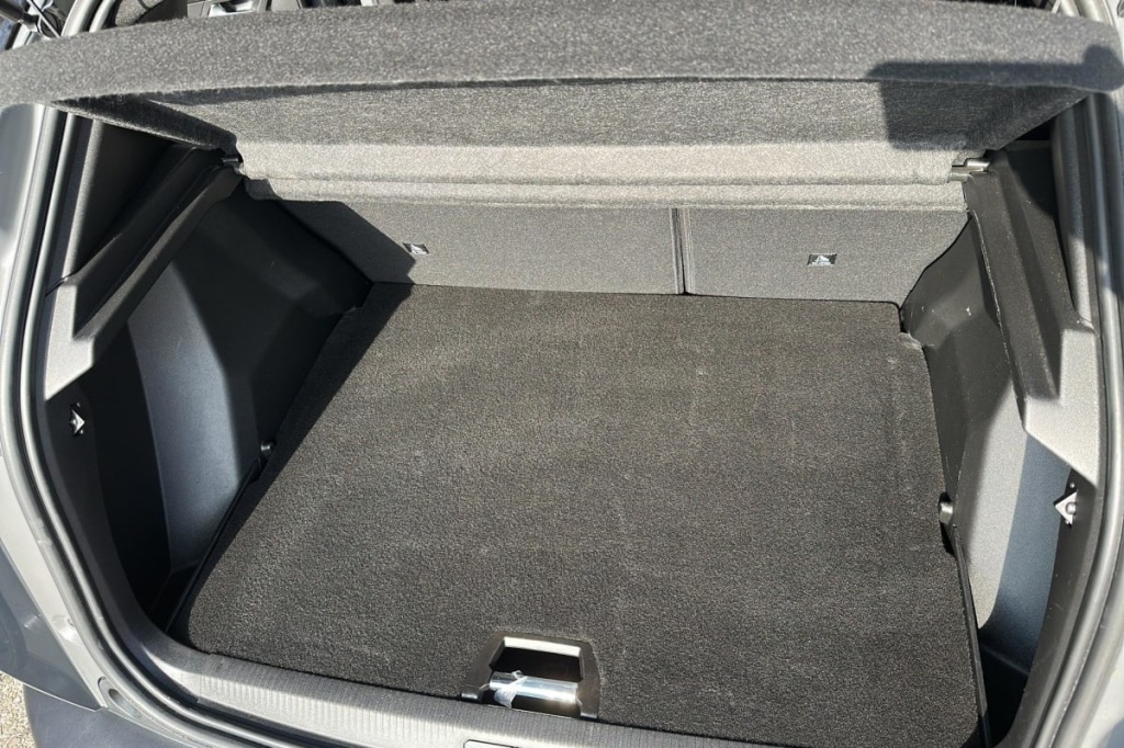 PEUGEOT 2008 50 kWh 136 ch GT - ref: 1-376034 - Photo 11