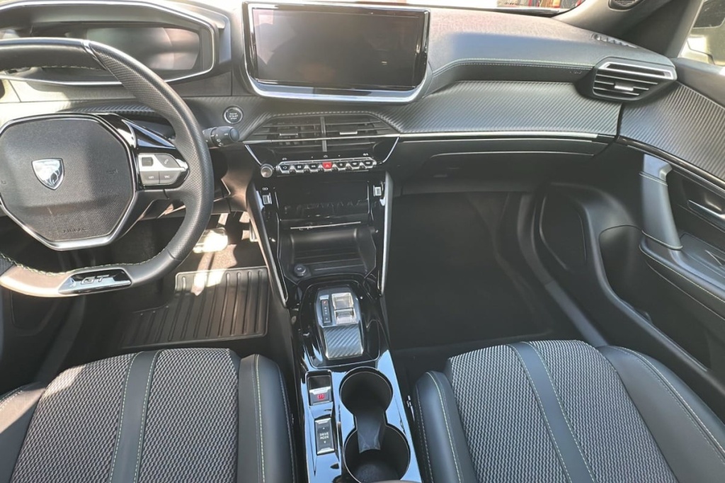 PEUGEOT 2008 50 kWh 136 ch GT - ref: 1-376034 - Photo 17