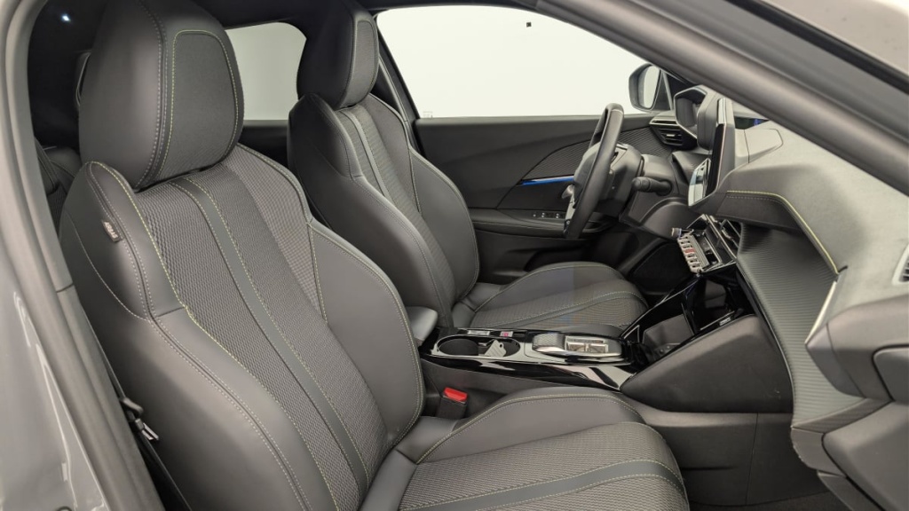 PEUGEOT 2008 50 kWh 136 ch GT - ref: 1-376035 - Photo 9