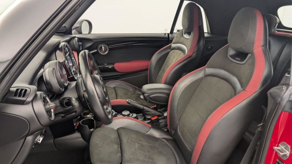 MINI Cabriolet 231 CH JOHN COOPER WORKS BVA6 FINITION JCW EXCLUSIVE DESIGN - ref: 1-377242 - Photo 17