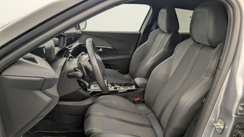 PEUGEOT 2008 PURETECH 130 S S EAT8 GT - ref: 1-377348 - Photo 16