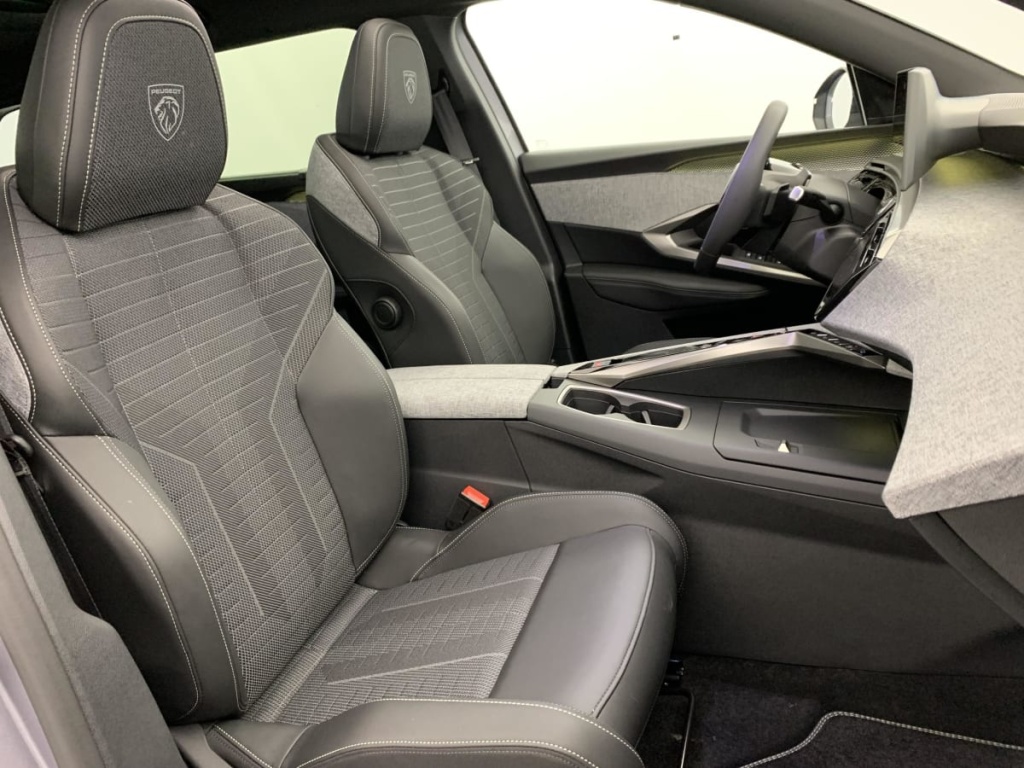 PEUGEOT 5008 Hybrid 145 e-DCS6 GT - ref: 1-377758 - Photo 9