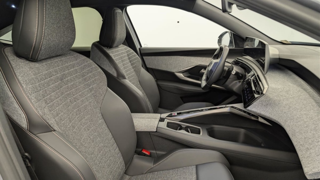 PEUGEOT 3008 Hybrid 145 e-DCS6 Allure - ref: 1-378276 - Photo 9