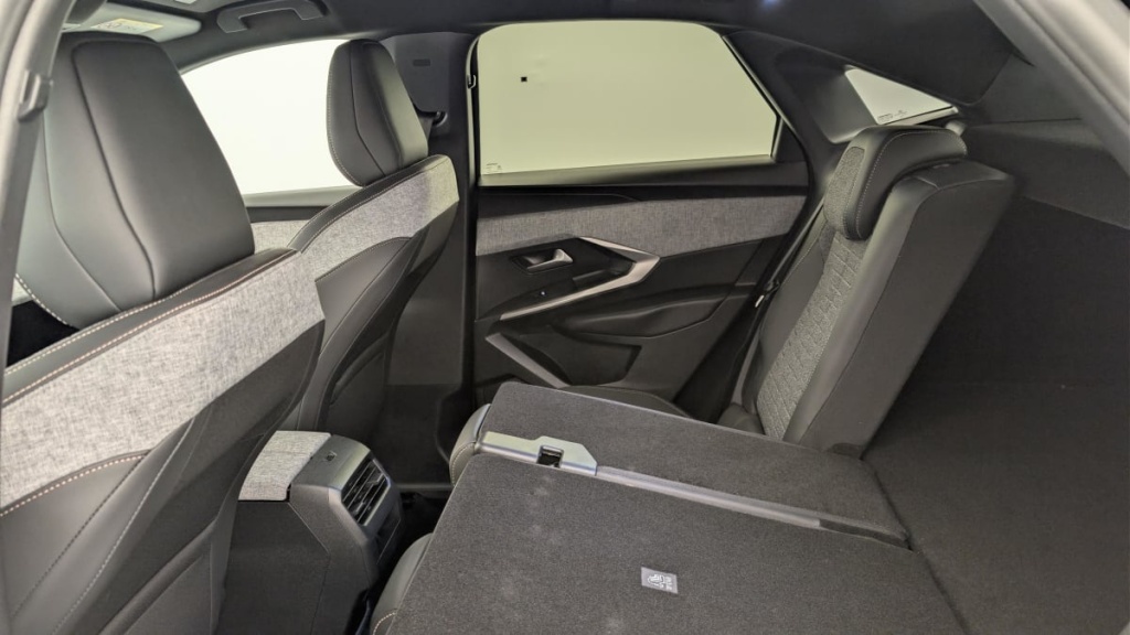 PEUGEOT 3008 Hybrid 145 e-DCS6 Allure - ref: 1-378290 - Photo 12