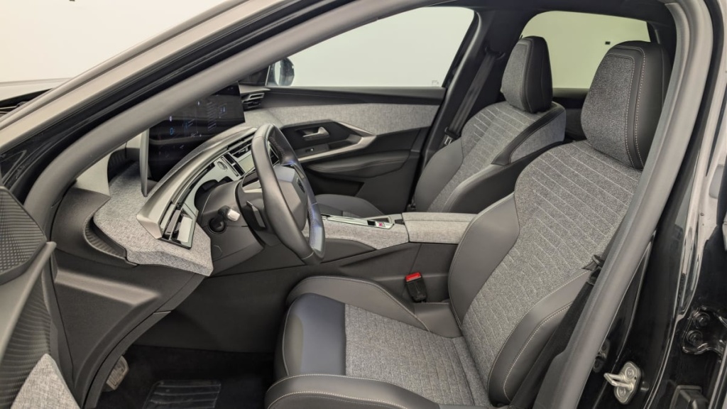 PEUGEOT 3008 Hybrid 145 e-DCS6 Allure - ref: 1-378291 - Photo 16