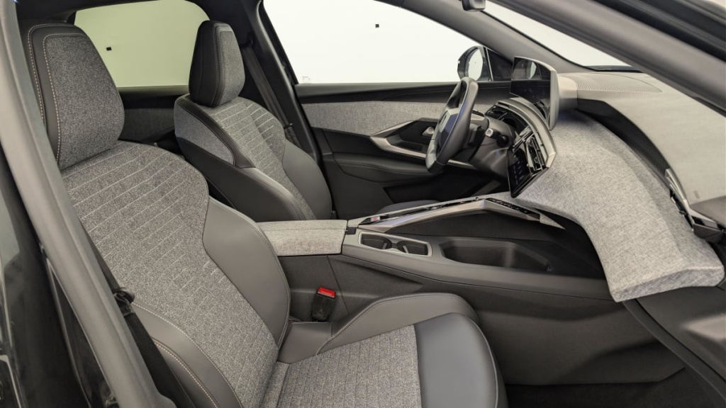 PEUGEOT 3008 Hybrid 145 e-DCS6 Allure - ref: 1-378291 - Photo 9