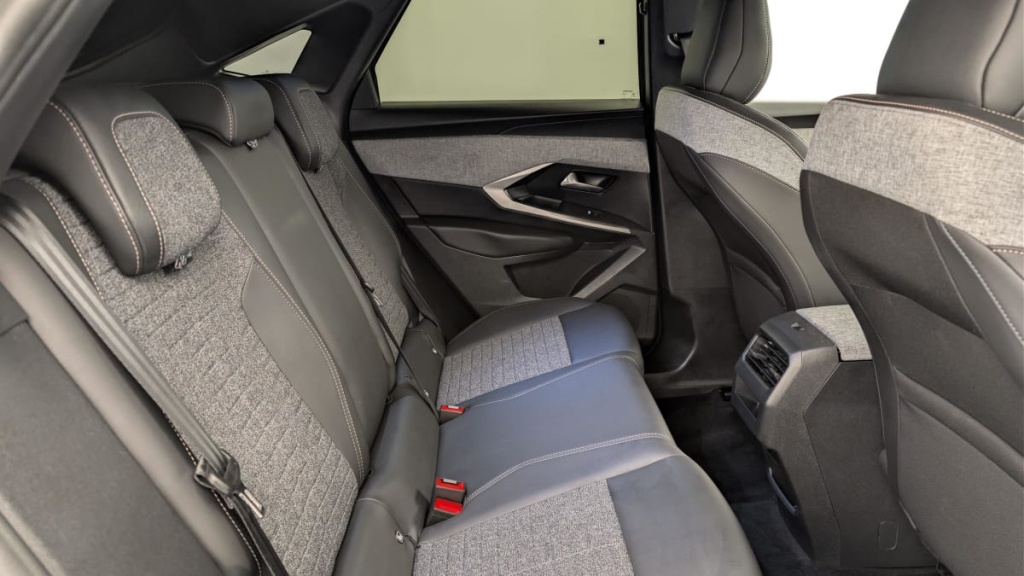 PEUGEOT 3008 Hybrid 145 e-DCS6 Allure - ref: 1-378295 - Photo 10