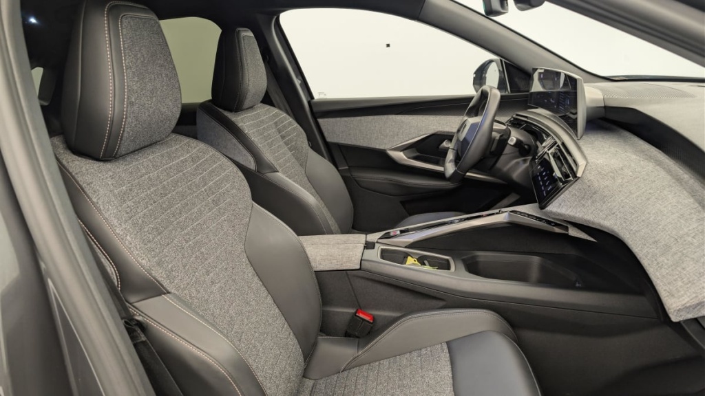 PEUGEOT 3008 Hybrid 145 e-DCS6 Allure - ref: 1-378295 - Photo 9