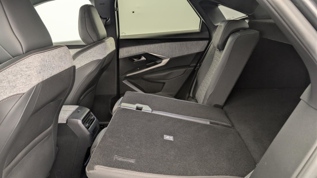 PEUGEOT 3008 Hybrid 145 e-DCS6 Allure - ref: 1-378298 - Photo 12