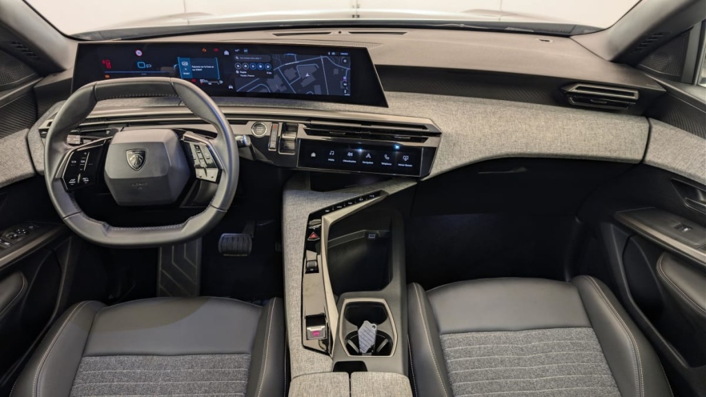 PEUGEOT 3008 Hybrid 145 e-DCS6 Allure - ref: 1-378298 - Photo 13