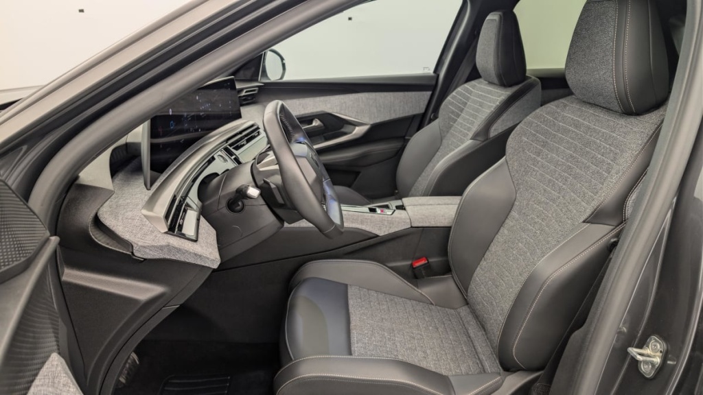 PEUGEOT 3008 Hybrid 145 e-DCS6 Allure - ref: 1-378298 - Photo 16