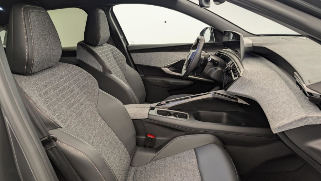 PEUGEOT 3008 Hybrid 145 e-DCS6 Allure - ref: 1-378298 - Photo 9