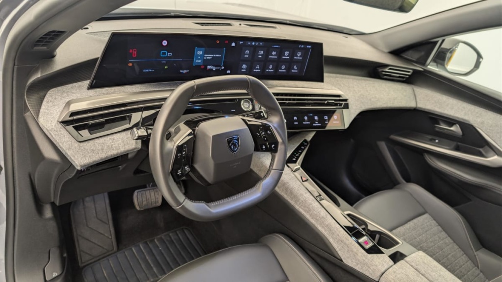 PEUGEOT 3008 Hybrid 145 e-DCS6 Allure - ref: 1-378310 - Photo 15