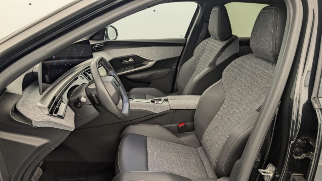 PEUGEOT 3008 Hybrid 145 e-DCS6 Allure - ref: 1-378312 - Photo 16