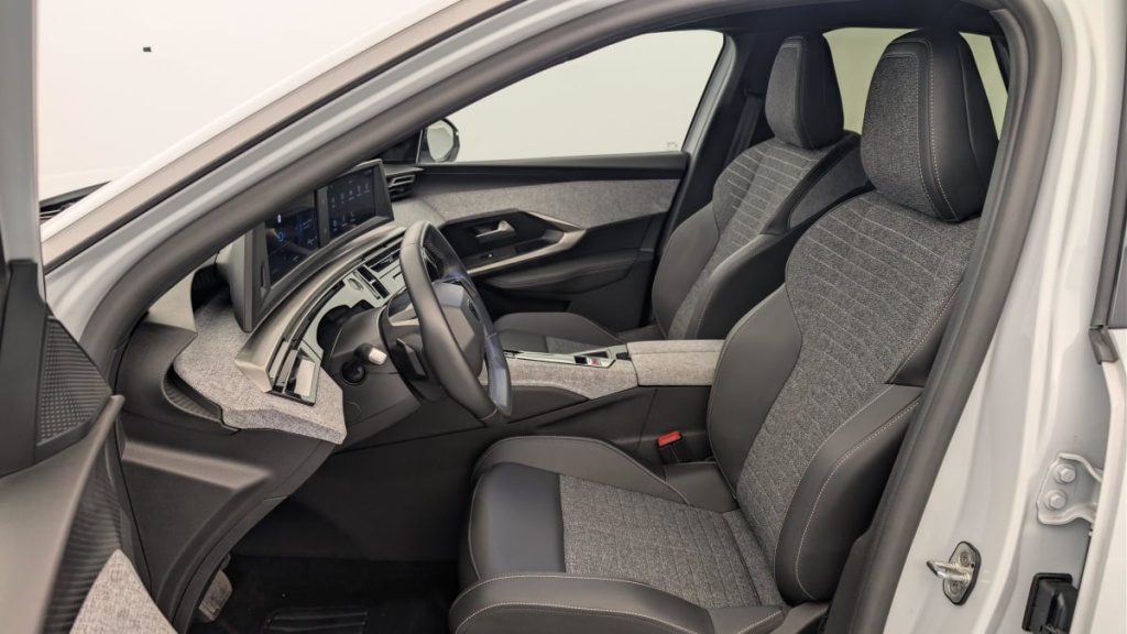 PEUGEOT 3008 Hybrid 145 e-DCS6 Allure - ref: 1-378321 - Photo 16