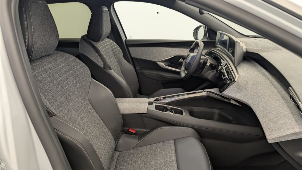 PEUGEOT 3008 Hybrid 145 e-DCS6 Allure - ref: 1-378321 - Photo 9