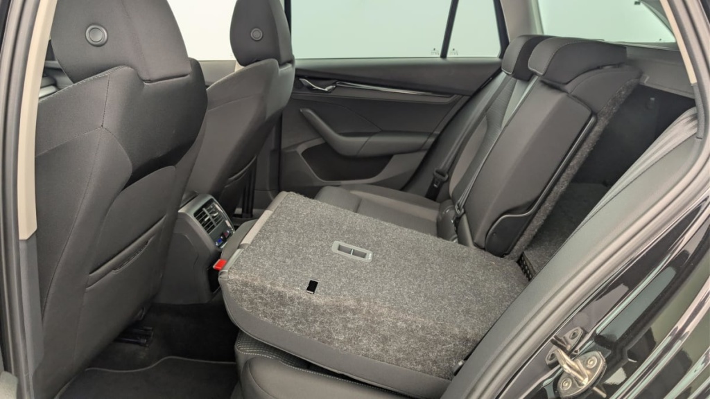 SKODA Octavia Combi 1.4 TSI PHEV iV 204 ch DSG6e Ambition - ref: 1-378390 - Photo 12