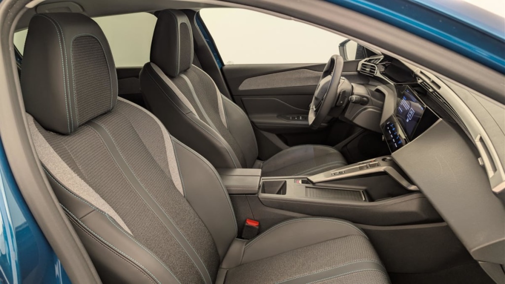 PEUGEOT 408 Hybrid 136 e-DCS6 Allure - ref: 1-378462 - Photo 9