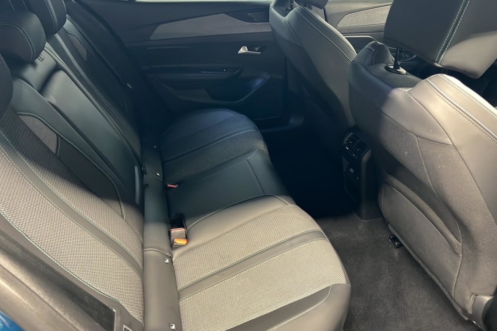 PEUGEOT 408 Hybrid 136 e-DCS6 Allure - ref: 1-378468 - Photo 10