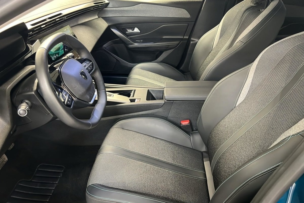 PEUGEOT 408 Hybrid 136 e-DCS6 Allure - ref: 1-378468 - Photo 9