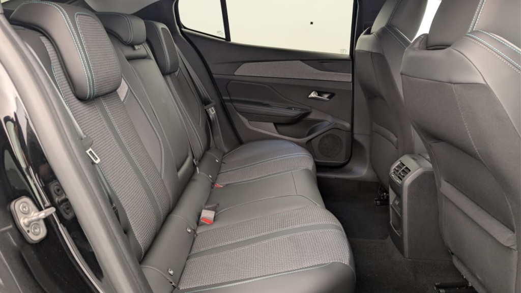 PEUGEOT 408 Hybrid 136 e-DCS6 Allure - ref: 1-378469 - Photo 10