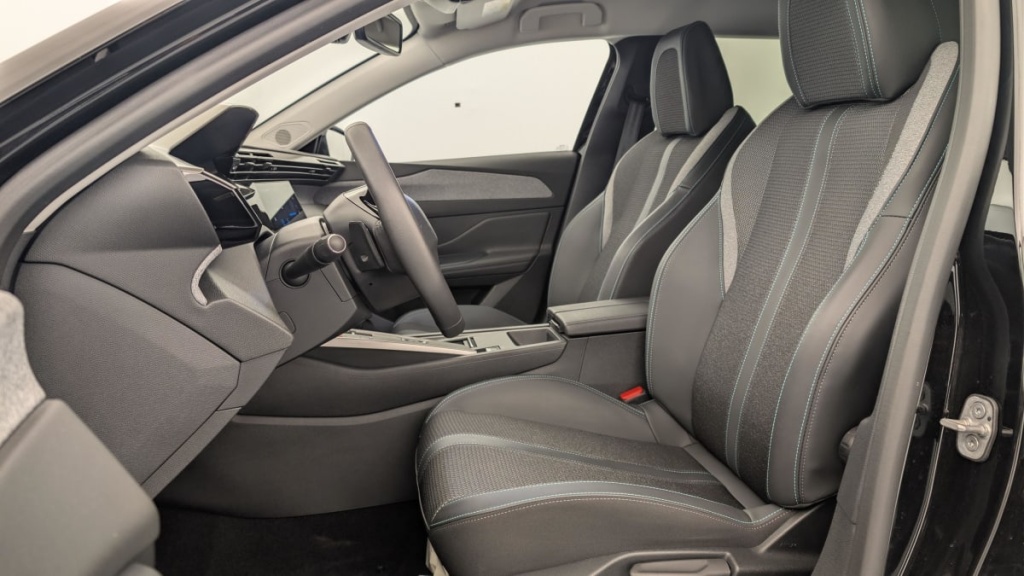 PEUGEOT 408 Hybrid 136 e-DCS6 Allure - ref: 1-378469 - Photo 16