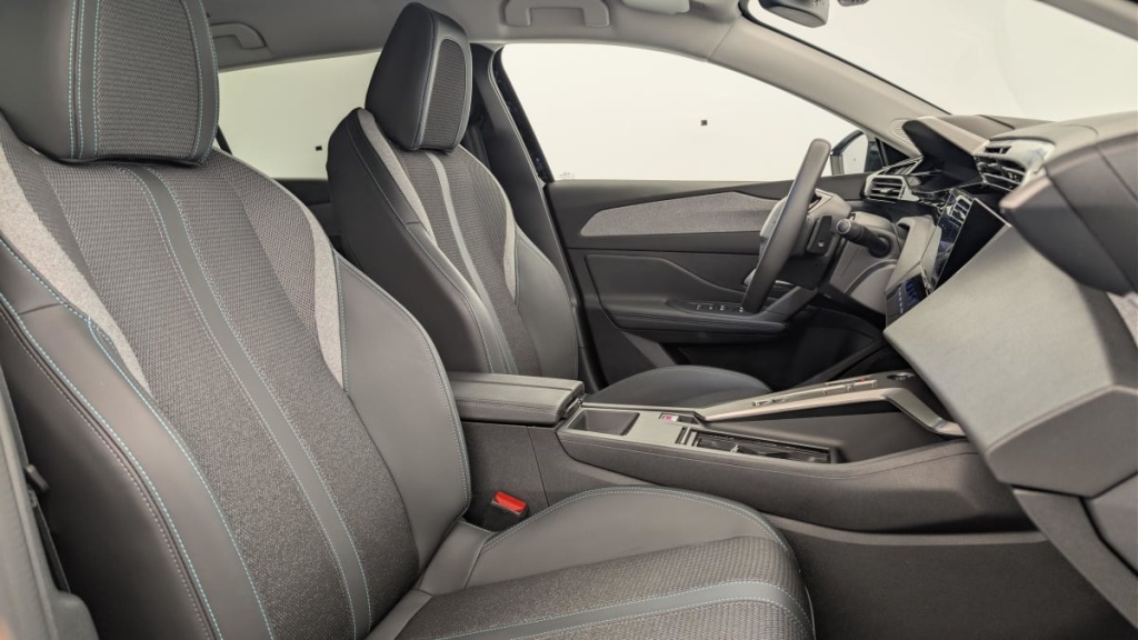 PEUGEOT 408 Hybrid 136 e-DCS6 Allure - ref: 1-378469 - Photo 9