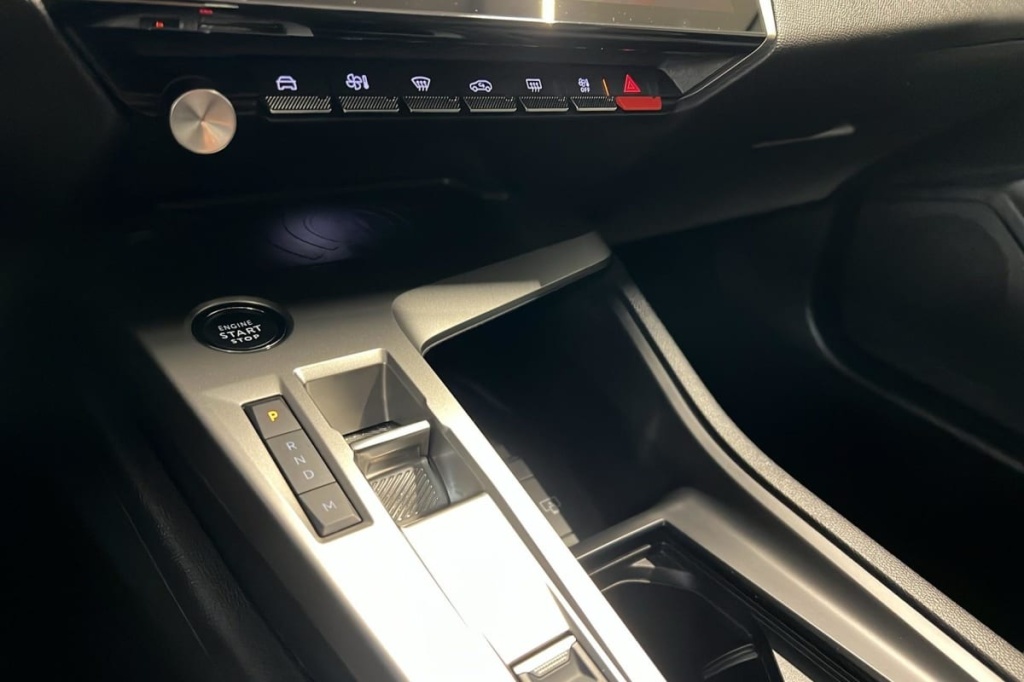 PEUGEOT 408 Hybrid 136 e-DCS6 Allure - ref: 1-378471 - Photo 16